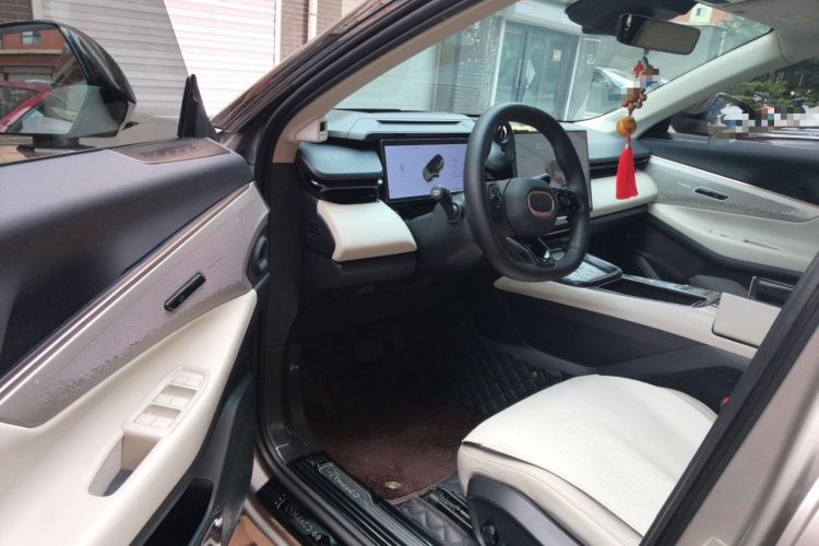 Used Lynk & Co 08 EM-P 2023 220km All-Wheel-Drive Performance Halo Driver Seat