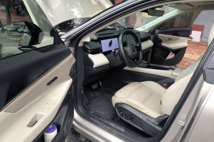 Used Lynk & Co 08 EM-P 2023 220km All-Wheel-Drive Performance Halo Driver Seat