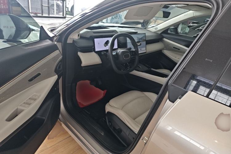 Used Lynk & Co 08 EM-P 2023 220km All-Wheel-Drive Performance Halo Driver Seat