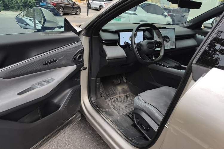 Used Lynk & Co 08 EM-P 2023 120km Long-Range Pro Driver Seat