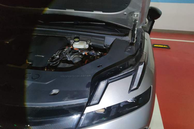 Used Lynk & Co 08 EM-P 2023 120km Long-Range Pro Engine Bay Left