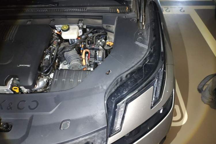Used Lynk & Co 08 EM-P 2023 120km Long-Range Halo Engine Bay Left
