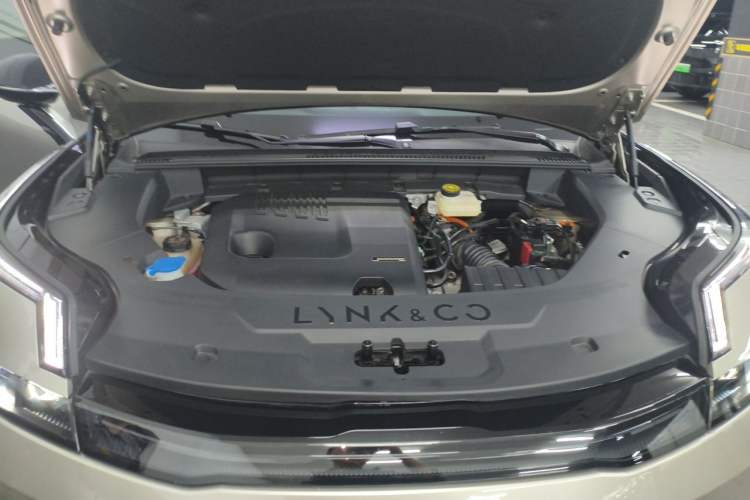 Used Lynk & Co 08 EM-P 2023 120km Long-Range Pro Engine Bay