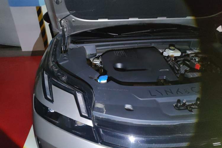 Used Lynk & Co 08 EM-P 2023 120km Long-Range Pro Engine Bay Right
