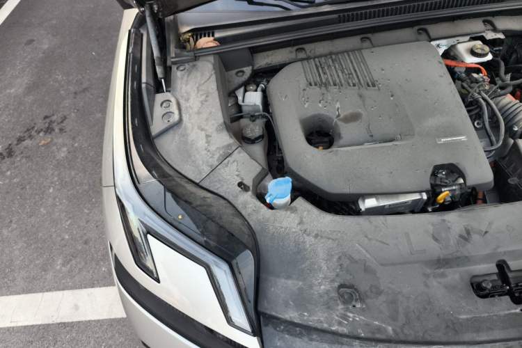 Used Lynk & Co 08 EM-P 2023 220km All-Wheel-Drive Performance Halo Engine Bay Right