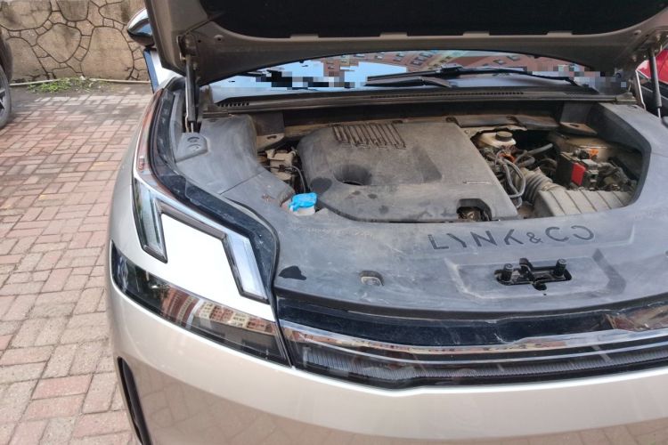 Used Lynk & Co 08 EM-P 2023 220km All-Wheel-Drive Performance Halo Engine Bay Right