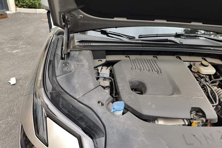 Used Lynk & Co 08 EM-P 2023 120km Long-Range Pro Engine Bay Right