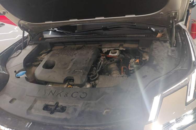 Used Lynk & Co 08 EM-P 2023 220km All-Wheel-Drive Performance Halo Engine Bay