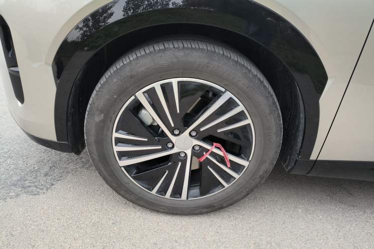 Used Lynk & Co 08 EM-P 2023 120km Long-Range Halo Exterior 1