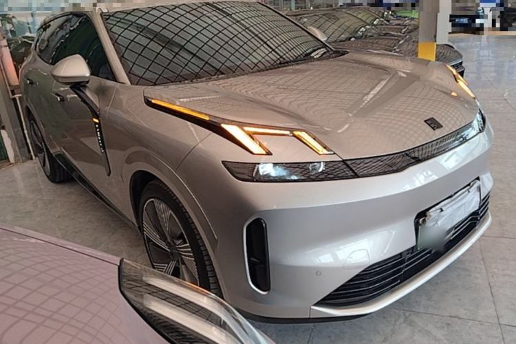 Used Lynk & Co 08 EM-P 2023 120km Long-Range Halo Exterior 1