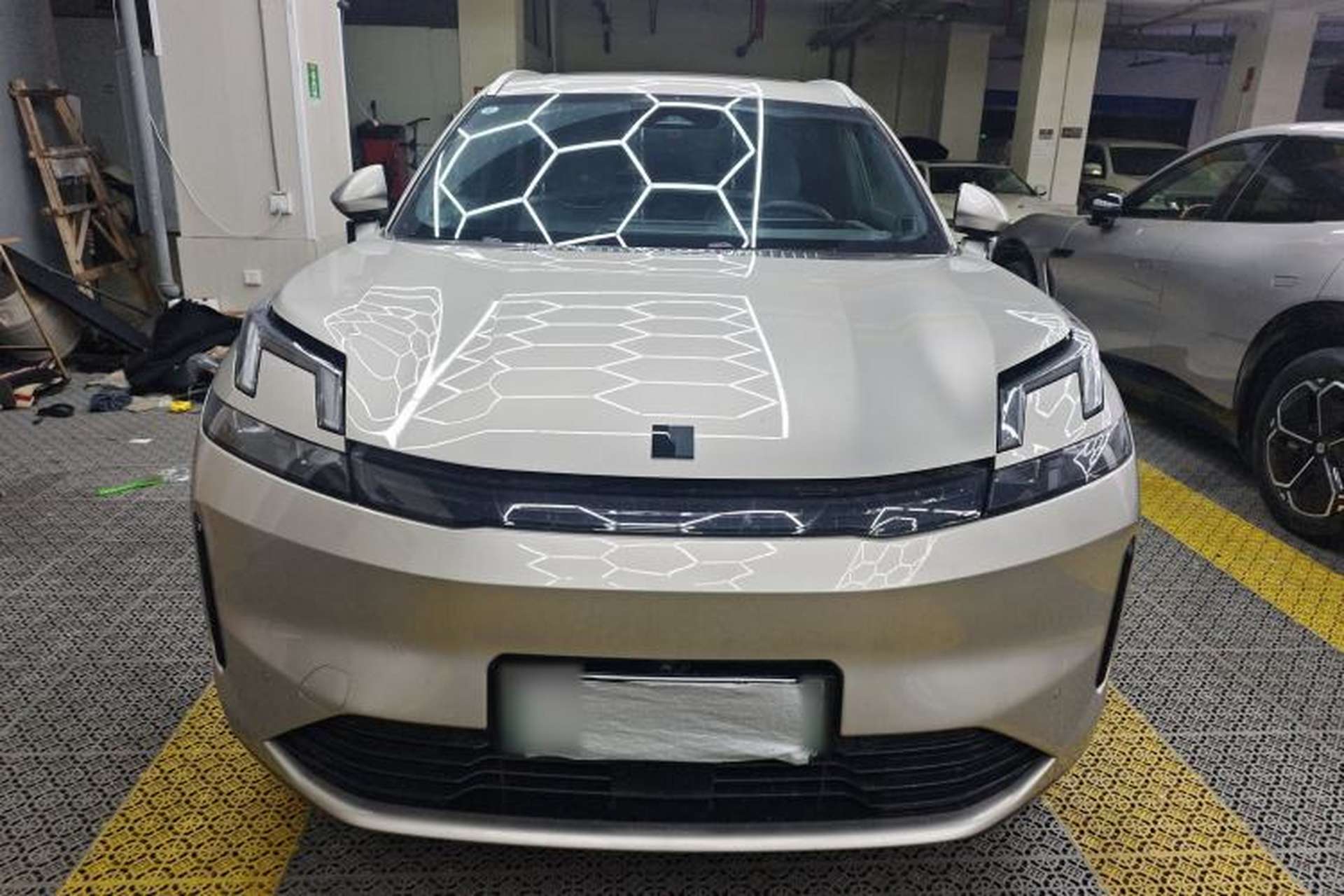Used Lynk & Co 08 EM-P 2023 120km Long-Range Halo Exterior 1