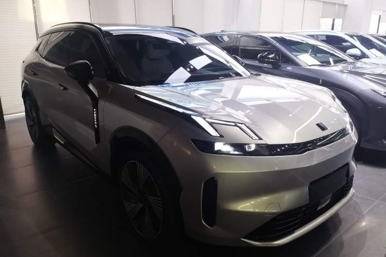 Used Lynk & Co 08 EM-P 2023 245km Ultra-Long Range Halo Exterior 1