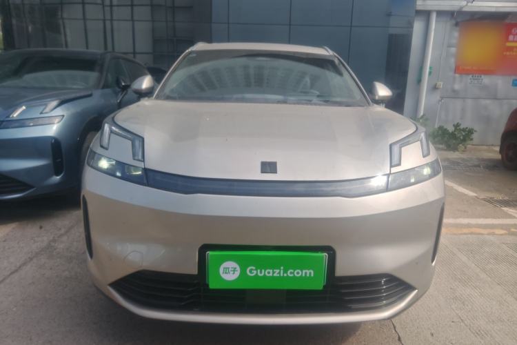 Used Lynk & Co 08 EM-P 2023 120km Long-Range Halo Exterior 1