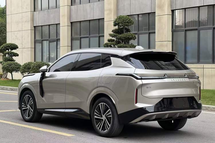 Used Lynk & Co 08 EM-P 2023 120km Long-Range Halo Exterior 2
