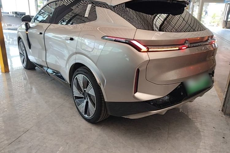 Used Lynk & Co 08 EM-P 2023 120km Long-Range Halo Exterior 2