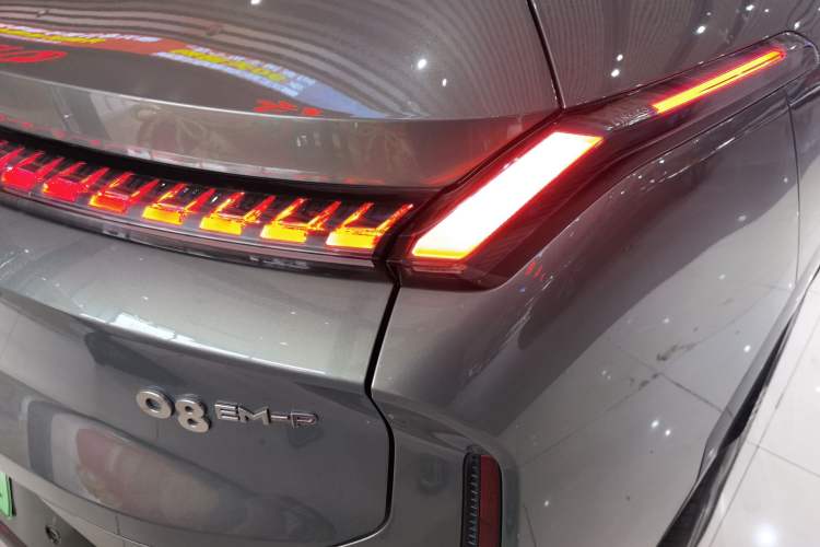 Used Lynk & Co 08 EM-P 2023 220km All-Wheel-Drive Performance Halo Exterior 2