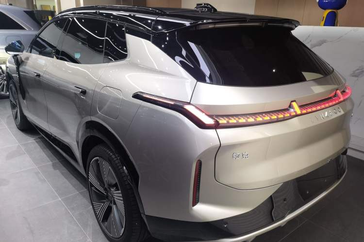 Used Lynk & Co 08 EM-P 2023 245km Ultra-Long Range Halo Exterior 2