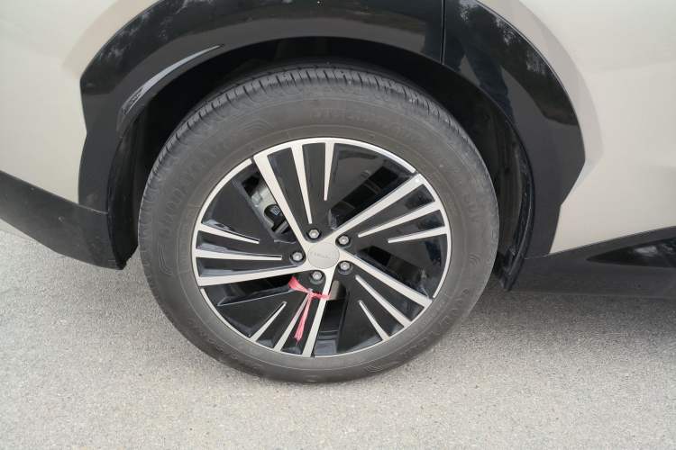 Used Lynk & Co 08 EM-P 2023 120km Long-Range Halo Exterior 3