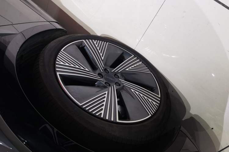 Used Lynk & Co 08 EM-P 2023 220km All-Wheel-Drive Performance Halo Exterior 3