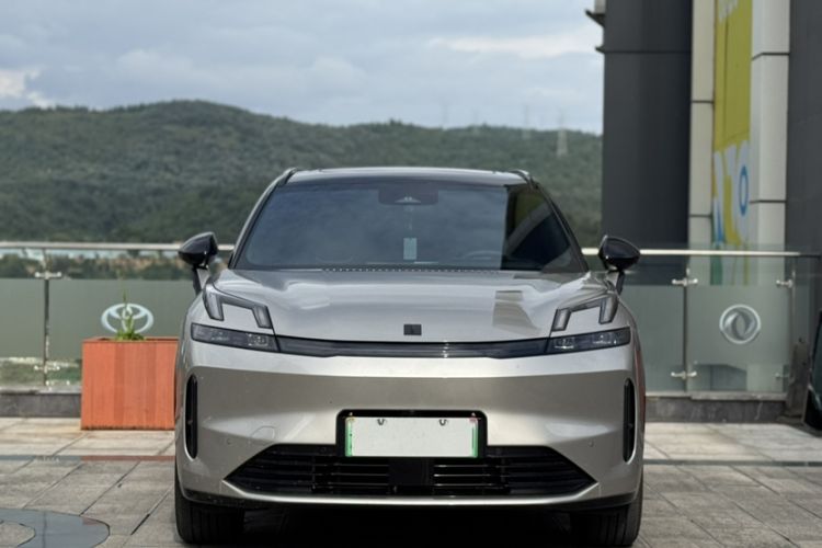 Used Lynk & Co 08 EM-P 2023 120km Long-Range Halo Exterior 3