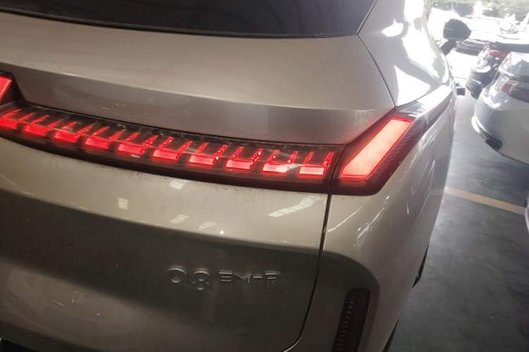 Used Lynk & Co 08 EM-P 2023 220km All-Wheel-Drive Performance Halo Exterior 3