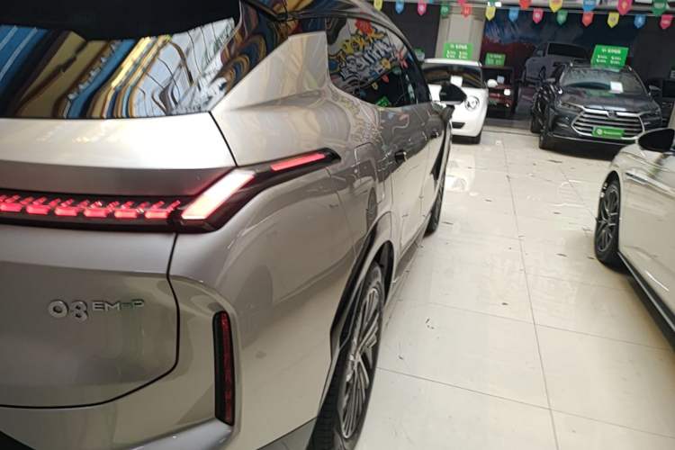 Used Lynk & Co 08 EM-P 2023 120km Long-Range Pro Exterior 3