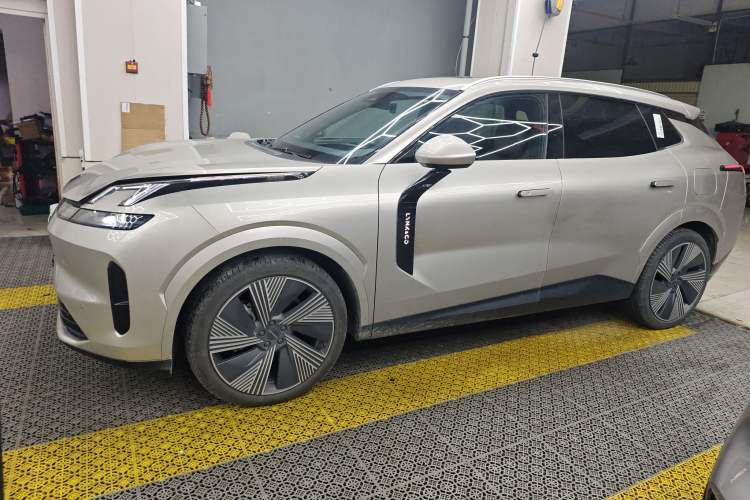 Used Lynk & Co 08 EM-P 2023 120km Long-Range Halo Exterior 3