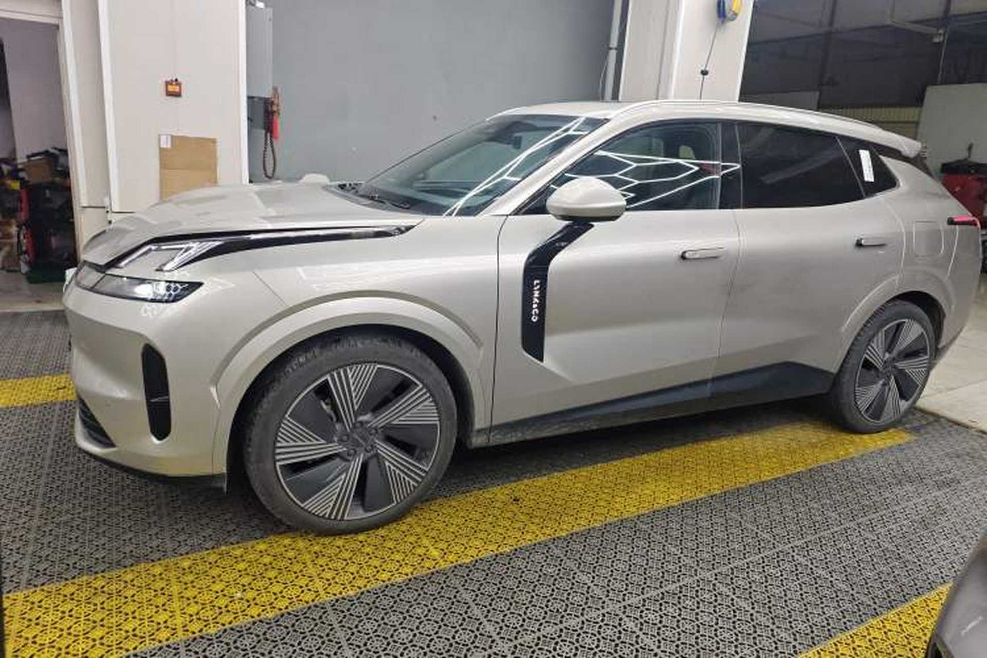 Used Lynk & Co 08 EM-P 2023 120km Long-Range Halo Exterior 3