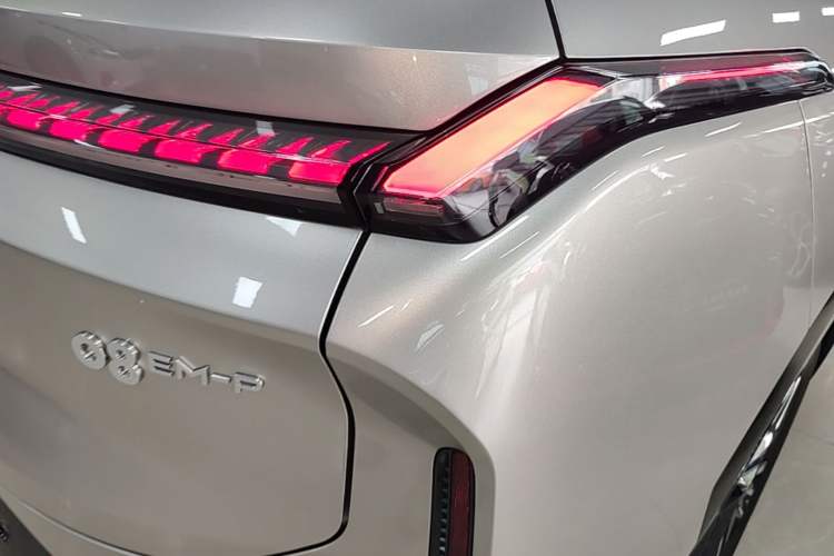 Used Lynk & Co 08 EM-P 2023 120km Long-Range Halo Exterior 3
