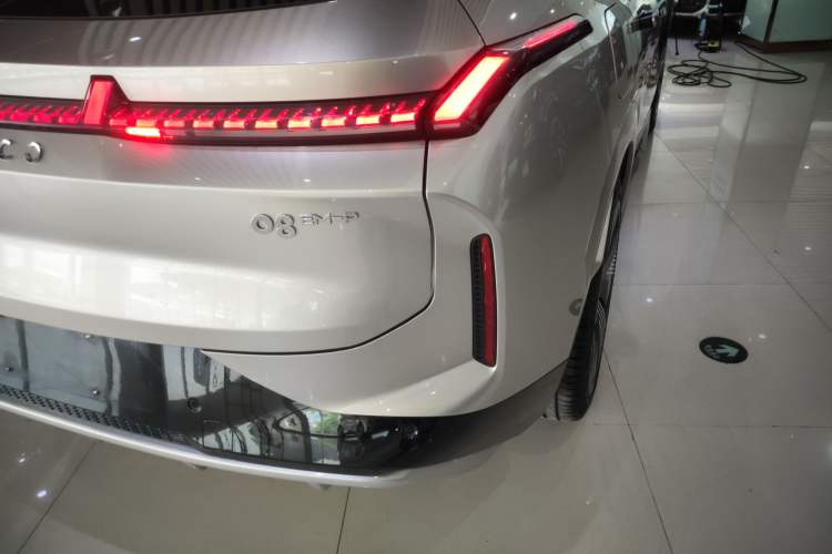 Used Lynk & Co 08 EM-P 2023 120km Long-Range Halo Exterior 3