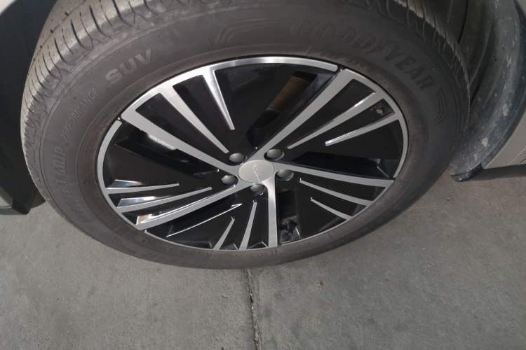 Used Lynk & Co 08 EM-P 2023 120km Long-Range Halo Exterior 4
