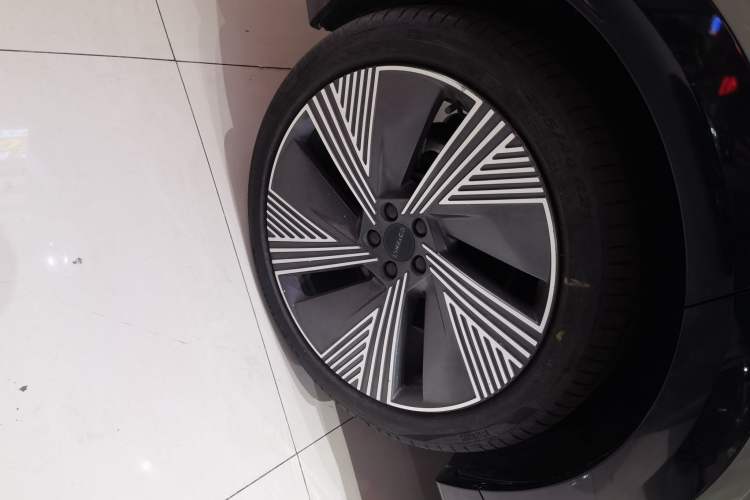 Used Lynk & Co 08 EM-P 2023 220km All-Wheel-Drive Performance Halo Exterior 4