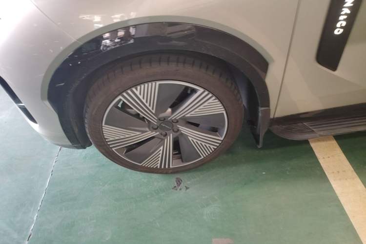 Used Lynk & Co 08 EM-P 2023 220km All-Wheel-Drive Performance Halo Exterior 4