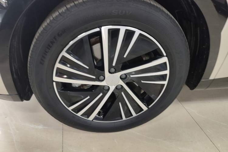 Used Lynk & Co 08 EM-P 2023 120km Long-Range Halo Exterior 4