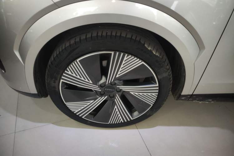 Used Lynk & Co 08 EM-P 2023 120km Long-Range Halo Exterior 4