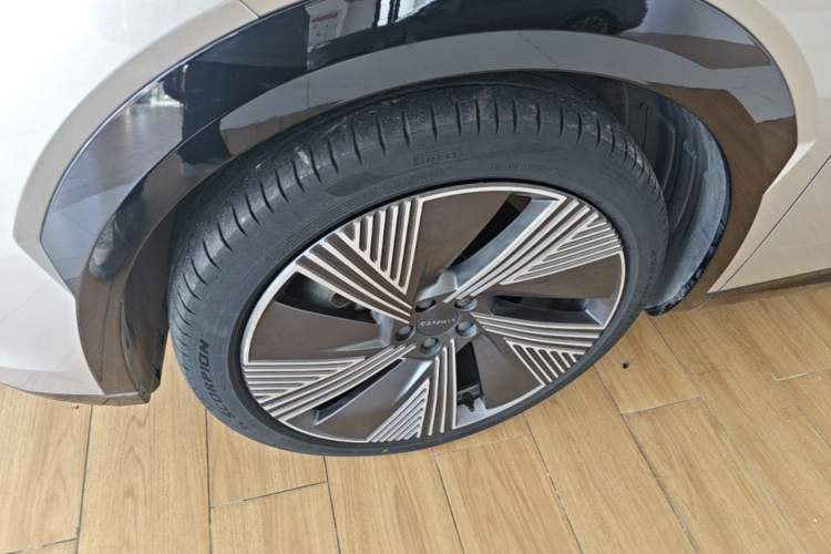 Used Lynk & Co 08 EM-P 2023 220km All-Wheel-Drive Performance Halo Exterior 4
