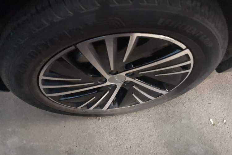 Used Lynk & Co 08 EM-P 2023 120km Long-Range Halo Exterior 5