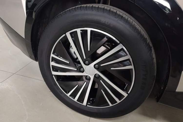 Used Lynk & Co 08 EM-P 2023 120km Long-Range Halo Exterior 5