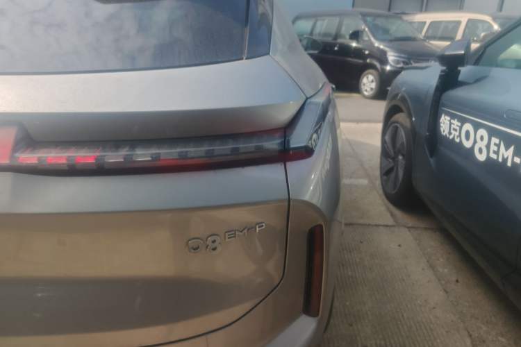 Used Lynk & Co 08 EM-P 2023 120km Long-Range Halo Exterior 6