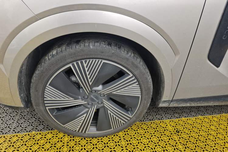 Used Lynk & Co 08 EM-P 2023 120km Long-Range Halo Exterior 7