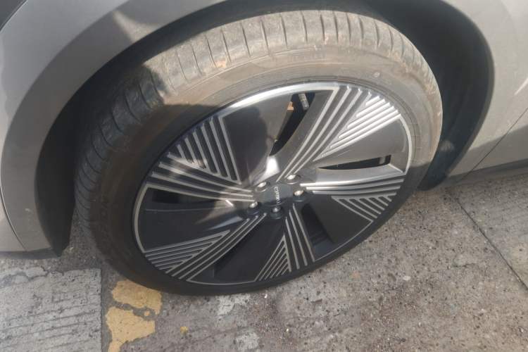 Used Lynk & Co 08 EM-P 2023 120km Long-Range Halo Exterior 7