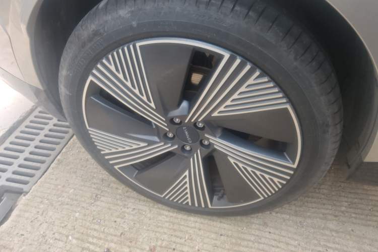 Used Lynk & Co 08 EM-P 2023 120km Long-Range Halo Exterior 8