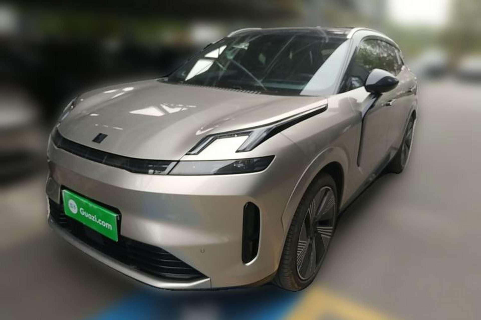 Used Lynk & Co 08 EM-P 2023 120km Long-Range Halo Front Left 45 Deg