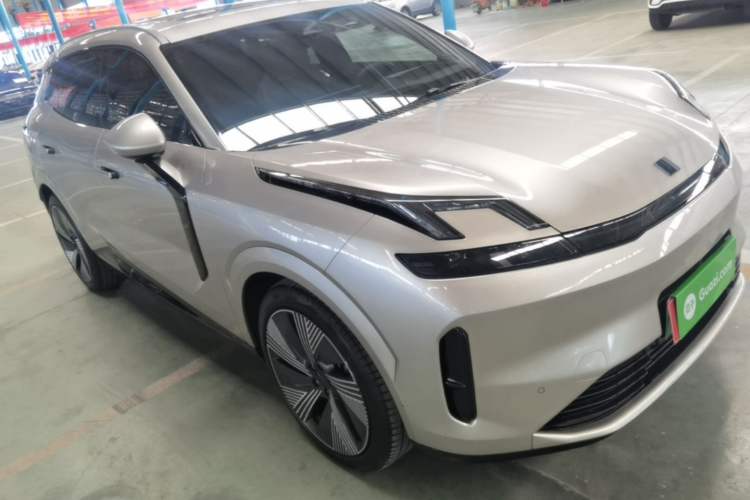 Used Lynk & Co 08 EM-P 2023 120km Long-Range Halo Front Right 45 Deg