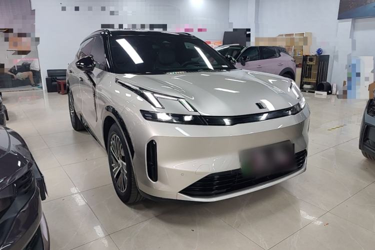 Used Lynk & Co 08 EM-P 2023 120km Long-Range Halo Front Right 45 Deg