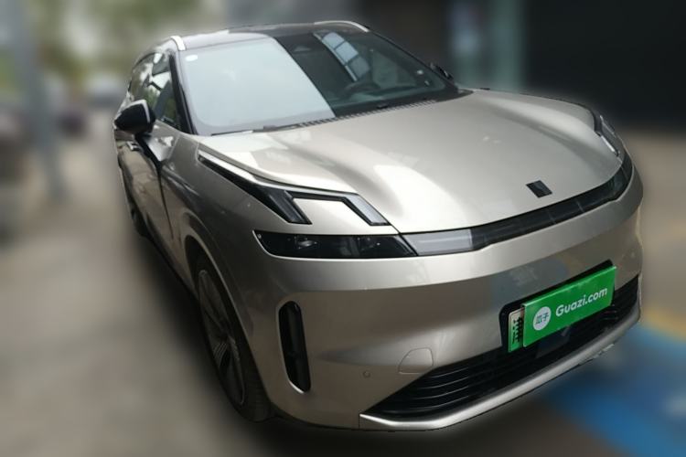 Used Lynk & Co 08 EM-P 2023 120km Long-Range Halo Front Right 45 Deg