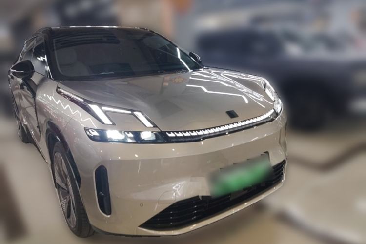 Used Lynk & Co 08 EM-P 2023 220km All-Wheel-Drive Performance Halo Front Right 45 Deg