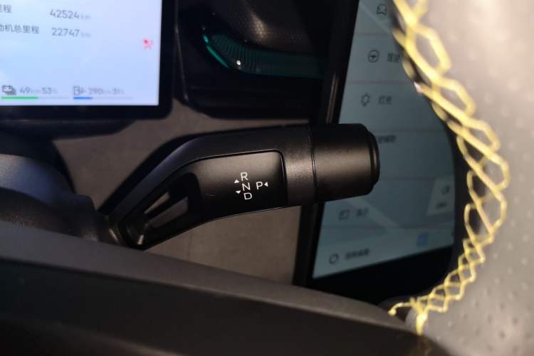 Used Lynk & Co 08 EM-P 2023 120km Long-Range Halo Gear Lever
