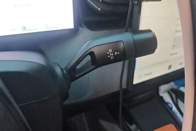 Used Lynk & Co 08 EM-P 2023 120km Long-Range Halo Gear Lever