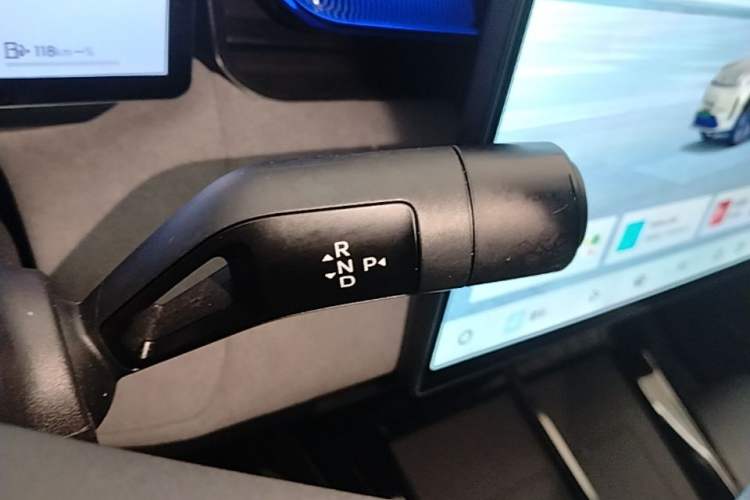 Used Lynk & Co 08 EM-P 2023 120km Long-Range Halo Gear Lever